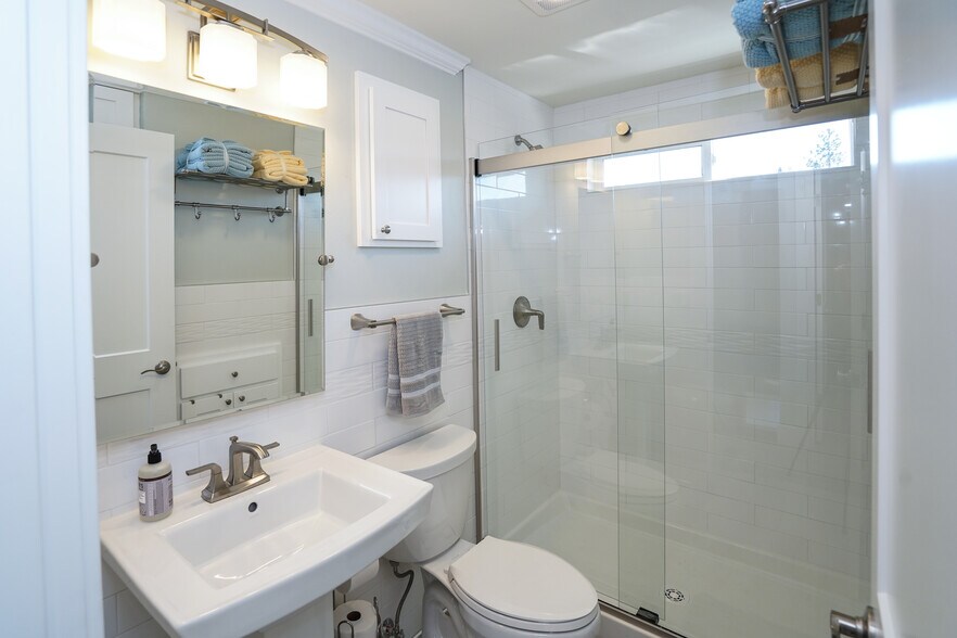 More Photos Of 1215 NW Portland Ave, Bend Apartments For Sale
