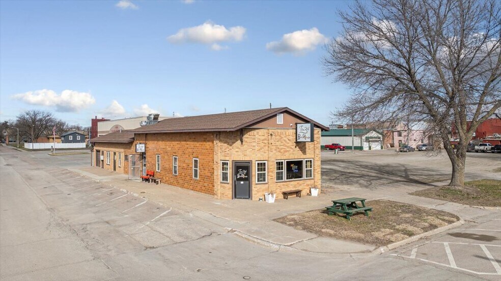 More Photos Of 1034 8th St, Onawa Bar For Sale