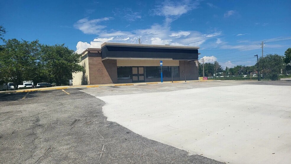 Primary Photo Of 8604 Cortez Rd W, Bradenton Convenience Store For Sale