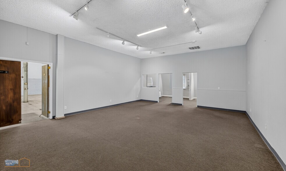 More Photos Of 2207-2209 9th St, Greeley Flex For Sale