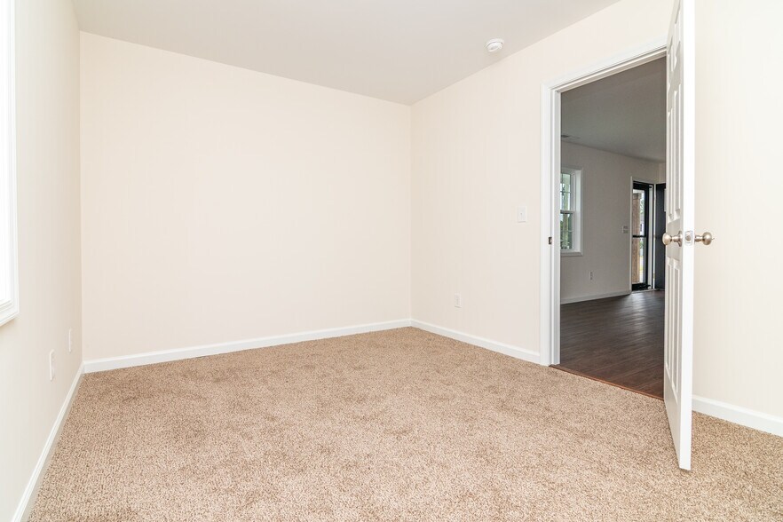 More Photos Of 105 E Adams St, Georgetown Apartments For Sale