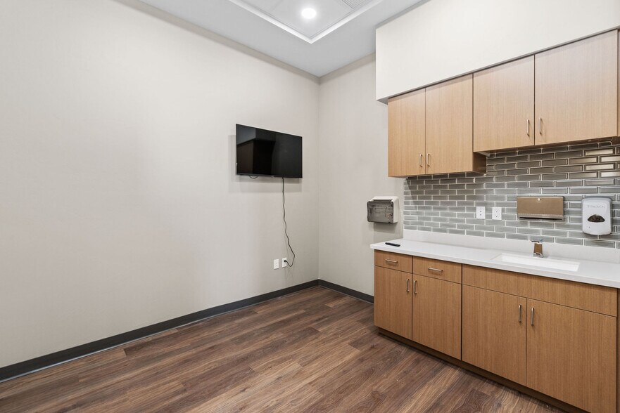 More Photos Of 2277 Fort Union Blvd, Salt Lake City Office For Sale