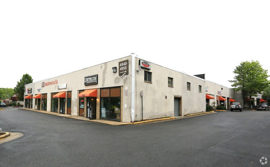 More Photos Of 4926-4950 Eisenhower Ave, Alexandria Light Distribution For Lease
