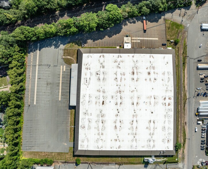More Photos Of 19-05 Nevins Rd, Fair Lawn Warehouse For Lease