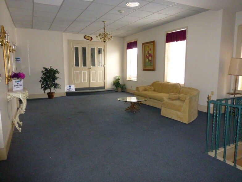 More Photos Of 2017 Bernville Rd, Reading Hotel For Sale