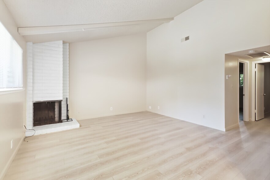 More Photos Of 2316 Villanova Cir, Sacramento Apartments For Sale