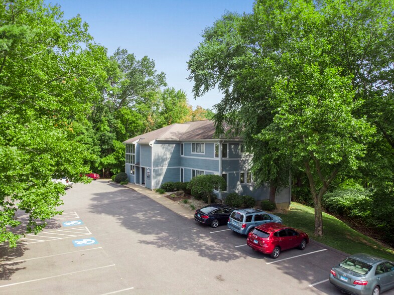 More Photos Of 155 Sycamore St, Glastonbury Office For Lease