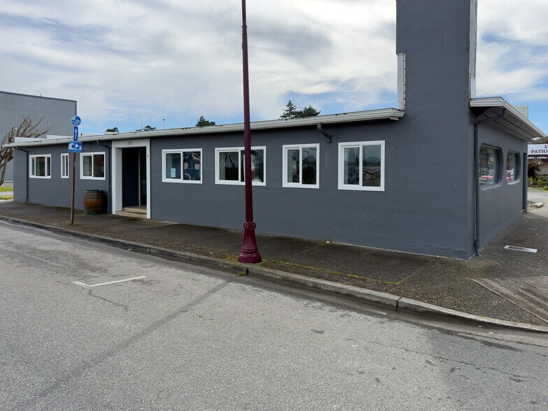 More Photos Of 125 Baltimore Ave SE, Bandon General Retail For Sale