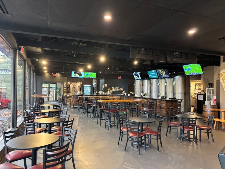 More Photos Of 16087 Perry Hwy, Warrendale Freestanding For Lease