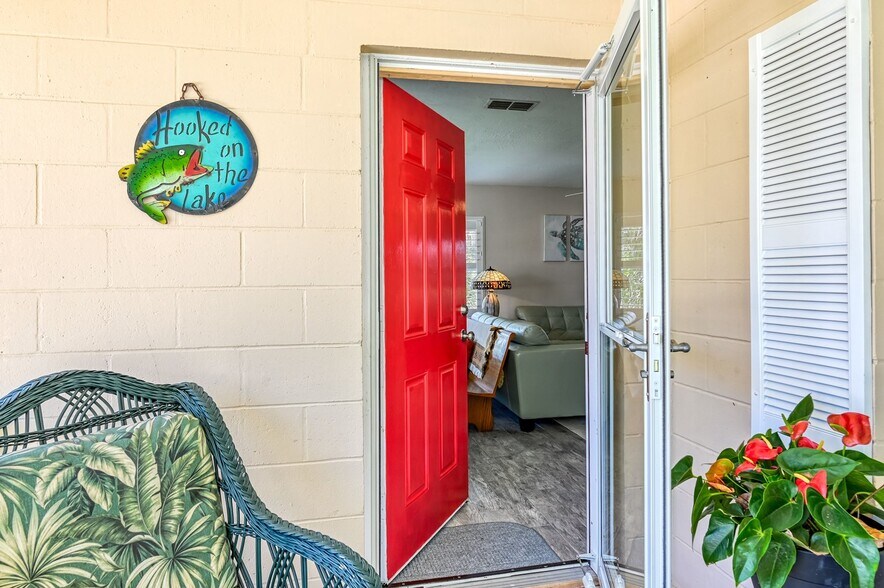 More Photos Of 105 Central Ave, Crescent City Office For Sale