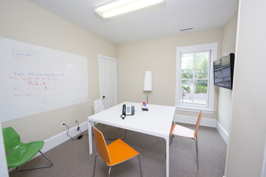 More Photos Of 30 W Bridge St, New Hope Freestanding For Lease