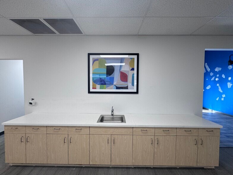 More Photos Of 4801 E McDowell Rd, Phoenix Medical For Lease