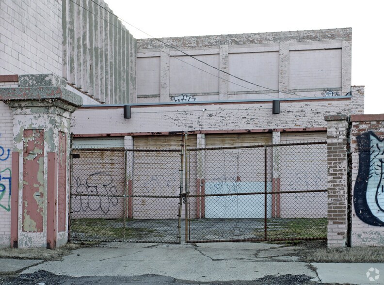 More Photos Of 1400 Trombly St, Detroit Warehouse For Sale