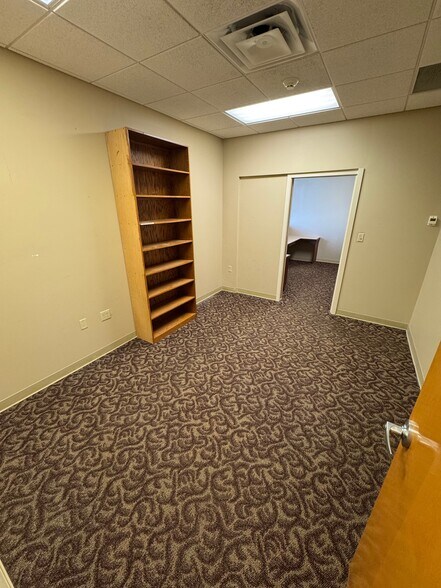 More Photos Of 1239 E 4th Street Rd, Seymour Office For Lease