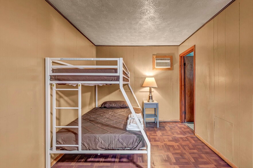 More Photos Of 44077 Oberlin Elyria Rd, Oberlin Hotel For Sale