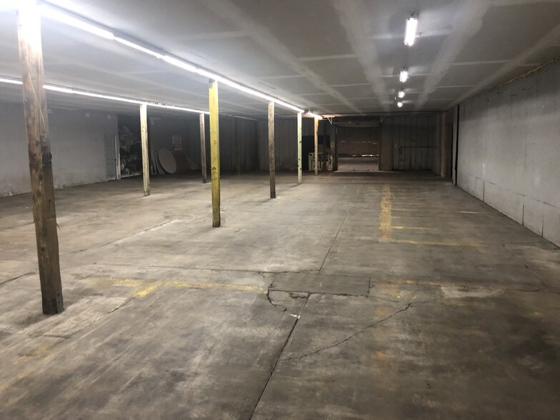 More Photos Of 1234 N Center Rd, Burton Warehouse For Lease