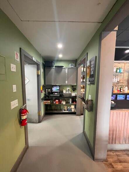 More Photos Of 1569 Forest Ave, Portland Restaurant For Sale