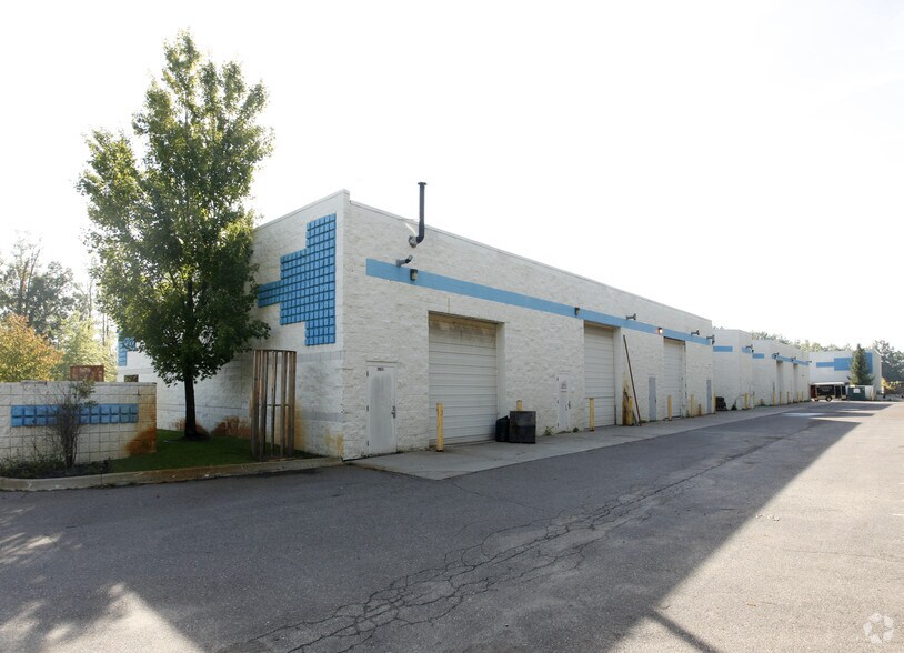More Photos Of 29561-29595 Costello Dr, New Hudson Manufacturing For Lease
