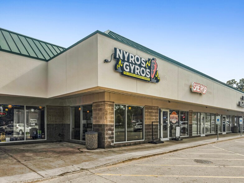 More Photos Of 1800 N Knoxville Ave, Peoria General Retail For Sale
