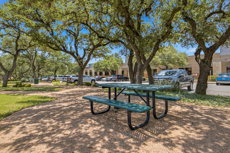 More Photos Of 300 E Sonterra Blvd, San Antonio Unknown For Lease