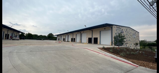 More Photos Of 13215 Judson Rd, San Antonio Showroom For Lease