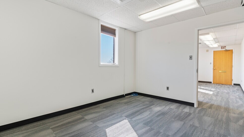 More Photos Of 10903 Indian Head Hwy, Fort Washington Office For Sale