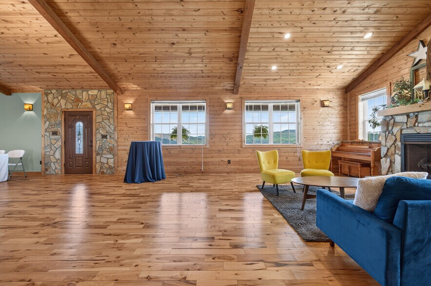 More Photos Of 639 Wagon Wheel Rd, Elk Creek Lodge Meeting Hall For Sale