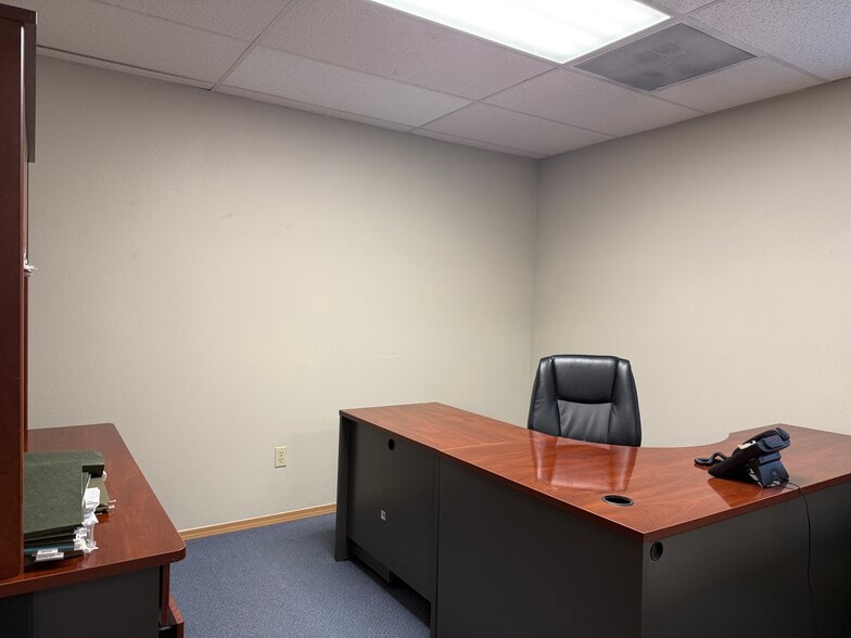 More Photos Of 1919 N Pearl St, Tacoma Office For Sale