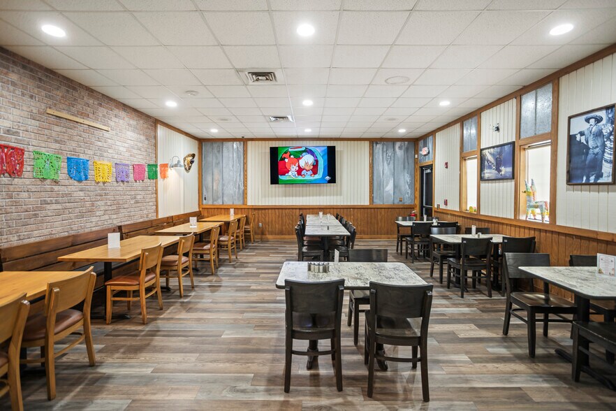 More Photos Of 762 Veterans Pky, Hinesville Restaurant For Sale