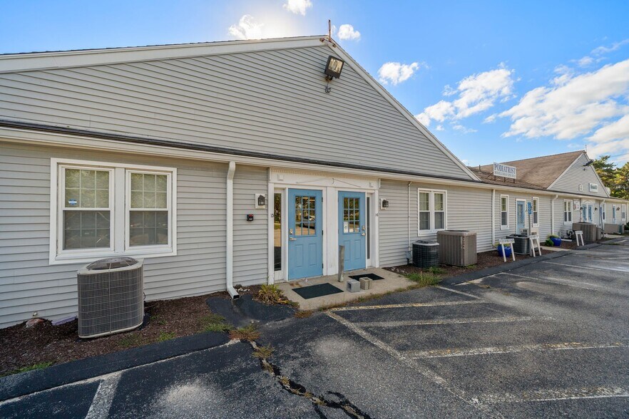 More Photos Of 4-6 Barlows Landing Rd, Pocasset Storefront Retail Office For Sale