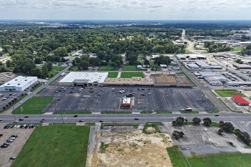 More Photos Of 1900-2020 Louisville Ave, Monroe General Retail For Lease