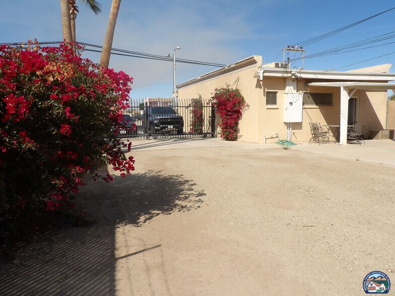 More Photos Of 1048 Main St, Brawley Office For Lease