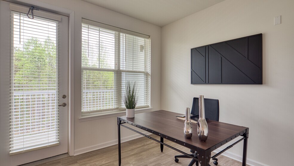 More Photos Of 5401 Commonwealth Centre Pky, Midlothian Apartments For Sale