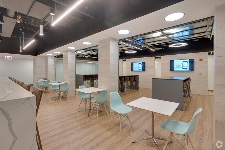 More Photos Of 2015 Spring Rd, Oak Brook Office For Lease