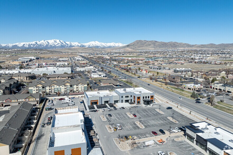 More Photos Of 227 E Crossroads Blvd, Saratoga Springs General Retail For Sale