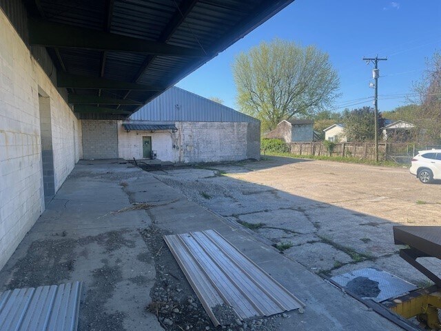 More Photos Of 211 Swans Ln, Saint Albans Industrial For Sale