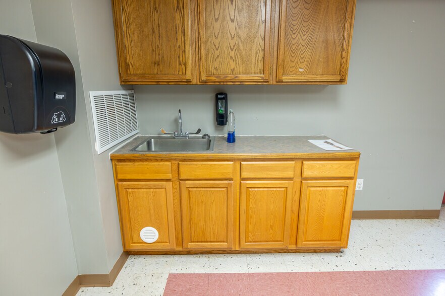 More Photos Of 800 SW 150 Hwy, Lee's Summit Office For Sale