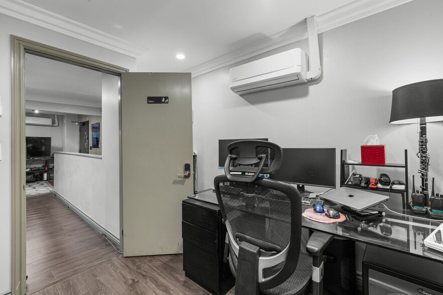 More Photos Of 5739 Tujunga Ave, North Hollywood Movie Radio TVStudio For Sale