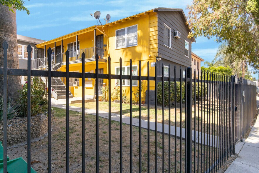 More Photos Of 20542 Hartland St, Winnetka Apartments For Sale