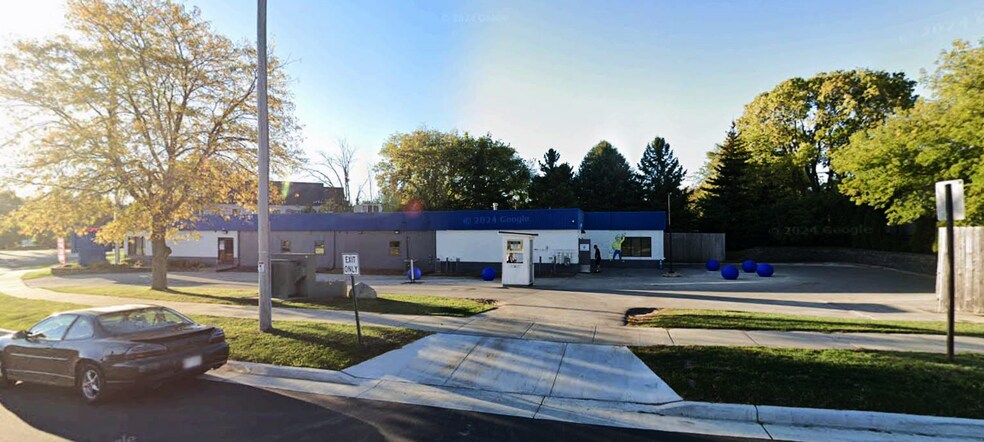 More Photos Of 255 Chateau Dr, Grafton Carwash For Sale