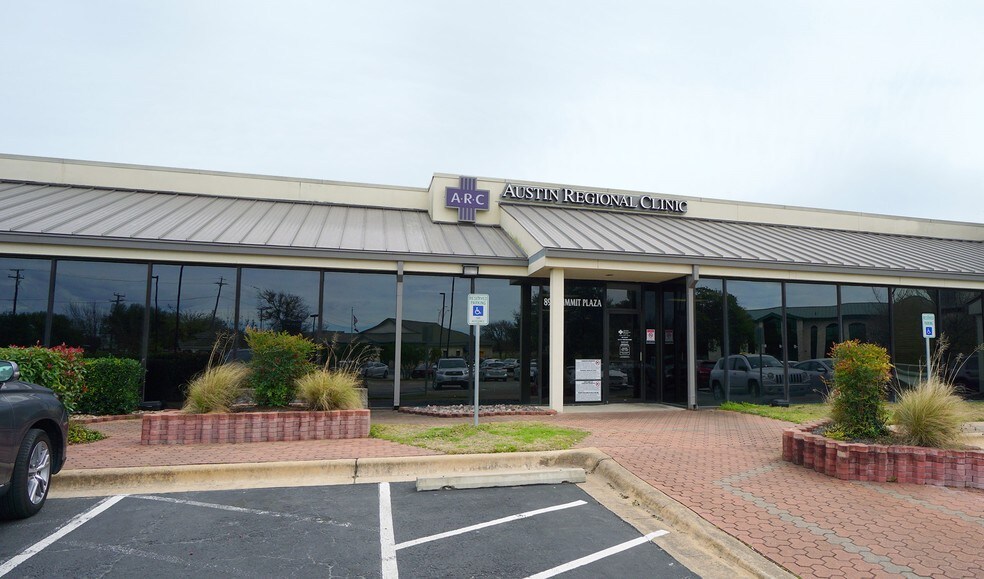 Primary Photo Of 894 Summit St, Round Rock Loft Creative Space For Lease