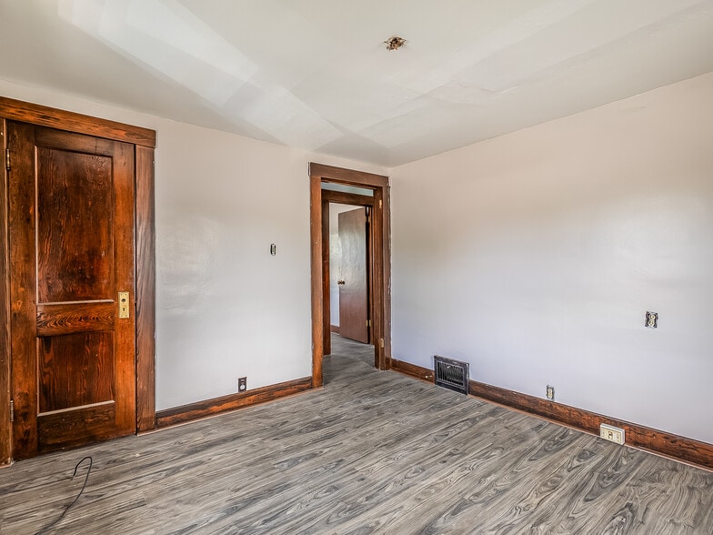 More Photos Of 1121 E State Blvd, Fort Wayne Freestanding For Sale
