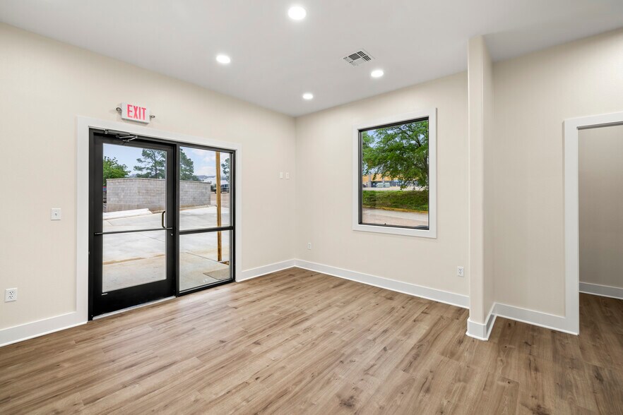 More Photos Of 1106 N University Dr, Nacogdoches Office For Lease
