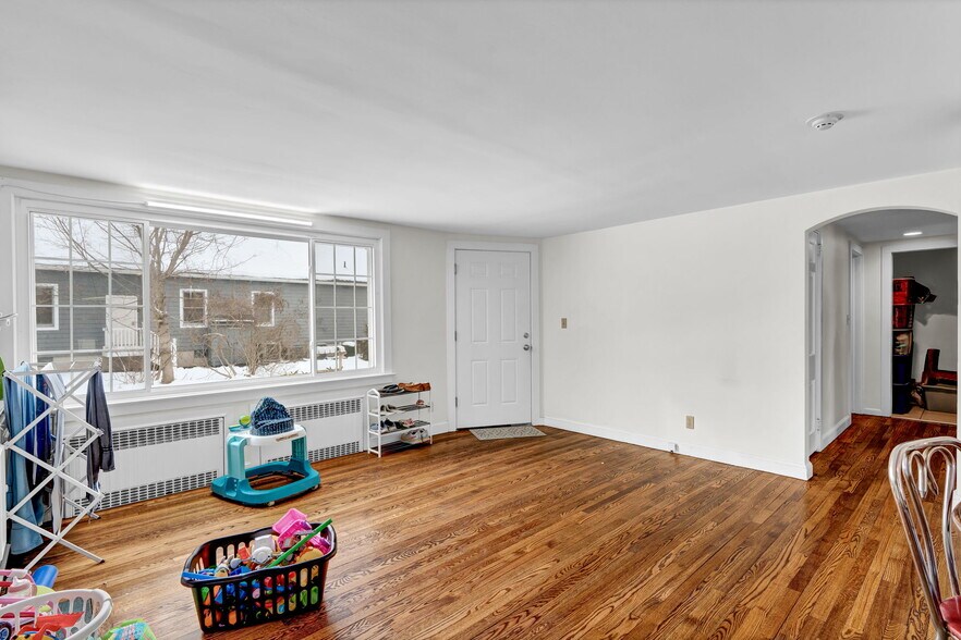 More Photos Of 93 Elm St, Old Saybrook Restaurant For Sale