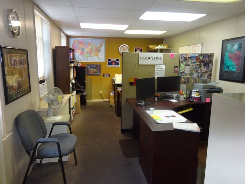 More Photos Of 3146 Marion St, Laureldale Manufacturing For Sale