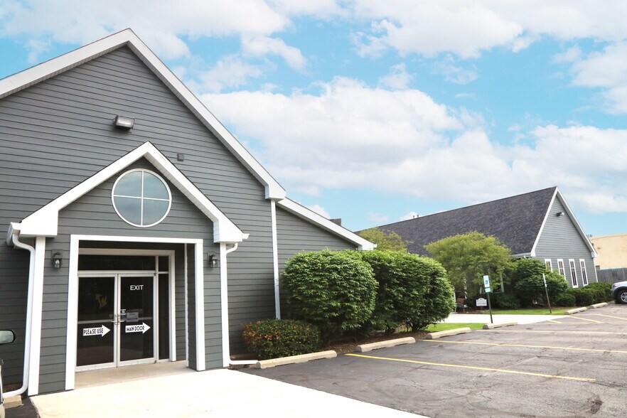 More Photos Of 1605 W Wilson St, Batavia Medical For Lease