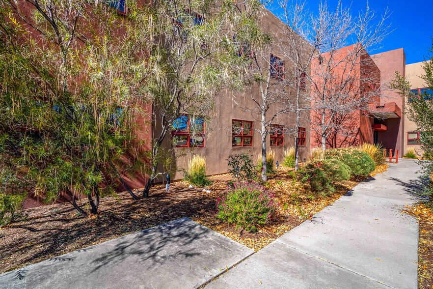 More Photos Of 404 Kiva Ct, Santa Fe Medical For Lease