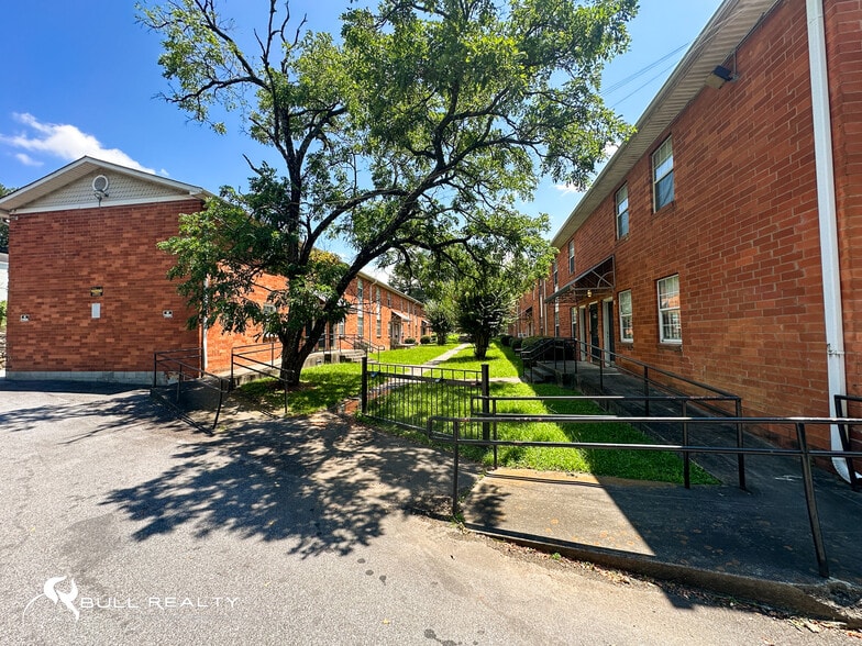 More Photos Of 2099 Martin Luther King Dr, Atlanta Apartments For Sale