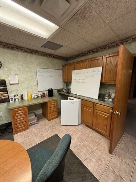 More Photos Of 7085 E Dr N, Battle Creek Office For Lease