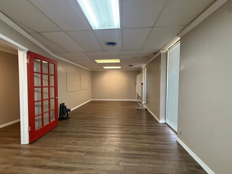 More Photos Of 2251 E Skelly Dr, Tulsa Medical For Lease